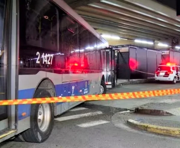 Polícia preserva local de atropelamento em São Paulo