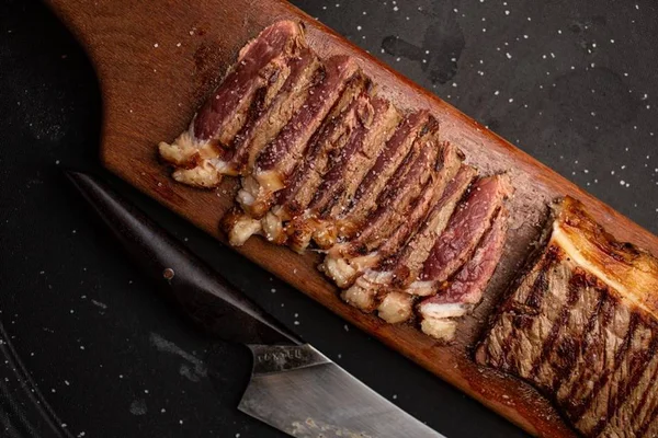 Chef Dudu Paxtel leva novos cortes e preparos à Brace Parrilla