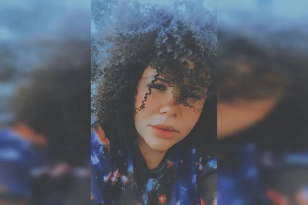 Noiva exige que artista do DF “alise” o cabelo para cantar em casamento