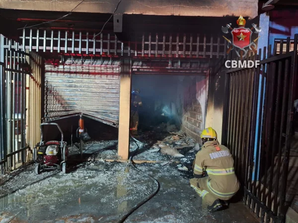 Loja de sofá é atingida por incêndio no DF e tem mercadoria perdida