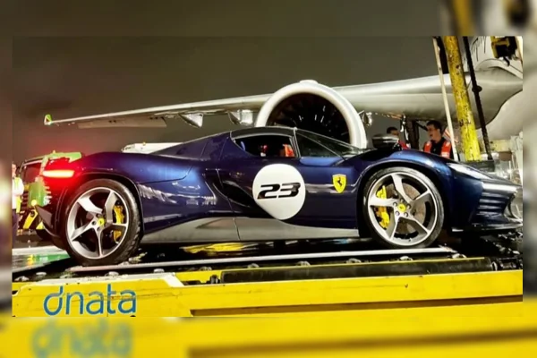 Ferrari rara de R$ 12 milhões chega ao Brasil em voo fretado. Vídeo