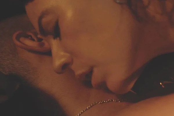 Paolla Oliveira e Diogo Nogueira aparecem nus na cama: “Pegou fogo”
