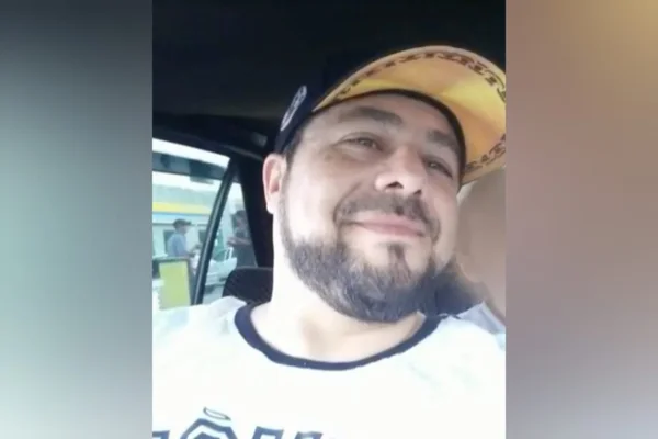 Claudimir Antonio Teixeira, diretor de bateria da escola de samba Gaviões da Fiel