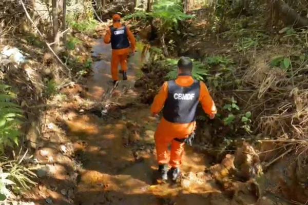 Bombeiros localizam cadáver de mulher próximo a córrego no DF