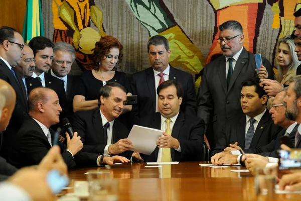 Pela previdência, Bolsonaro e Maia não descartam nomeações políticas