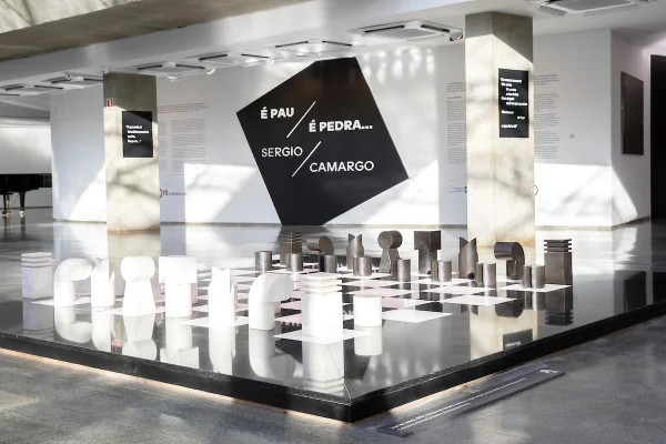 Celebrado em mostra gratuita no DF, Sergio Camargo tem geniais criações espalhadas em todo o mundo