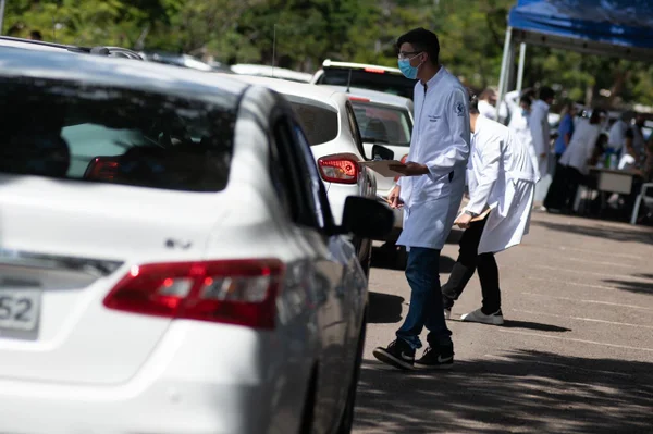 Vacinação de pessoas entre 62 e 63 anos no Parque da Cidade
