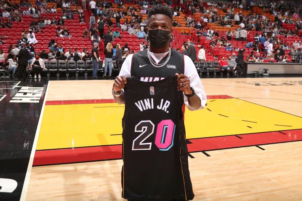 Vinícius Junior em partida da NBA