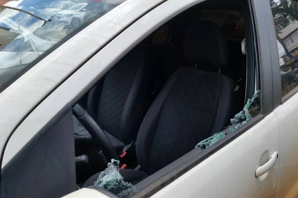 Agente socioeducativo é atacado em carro e suspeita de atentado