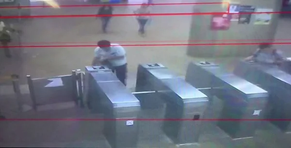 Fraude no Metrô-DF. Supervisor da Estação Águas Claras é preso após desviar bilhetes. Veja vídeo