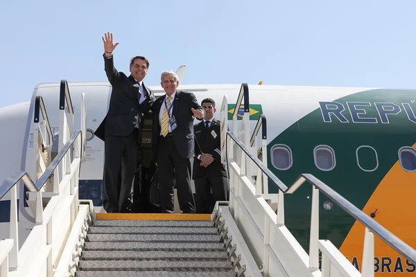 Bolsonaro retorna do Chile após troca de farpas com Maia
