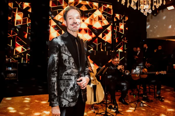 Amador Outerelo cria memorável Le Freak Club para festejar aniversário