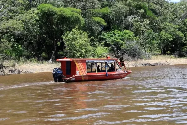 Imagem colorida, Objetos de desaparecido são encontrados a 70 km de naufrágio em Manaus - Metrópoles