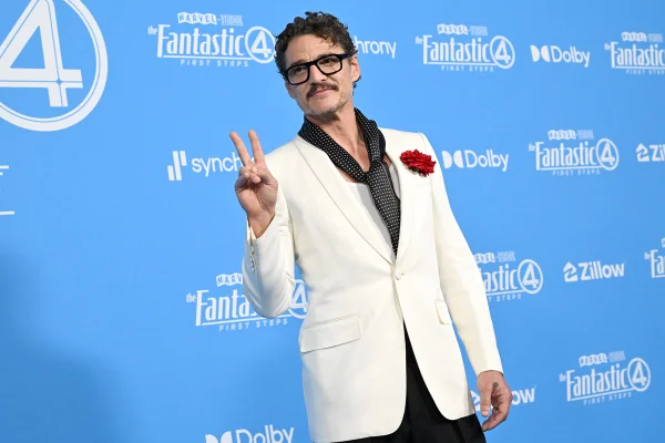 Pedro Pascal comparece ao evento "O Quarteto Fantástico: Primeiros Passos", da Marvel Studios