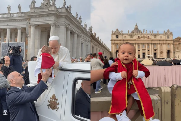 Imagem colorida de papa Leão XIV com bebê vestido de papa - Metrópoles