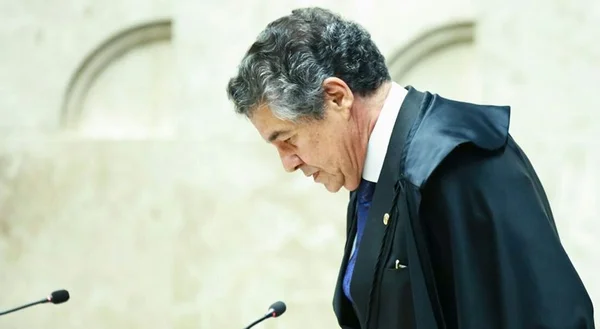“Decisão sobre afastamento de Aécio é cumprida”, afirma Marco Aurélio
