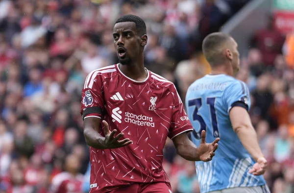Foto colorida de Isak, do Liverpool - Metrópoles
