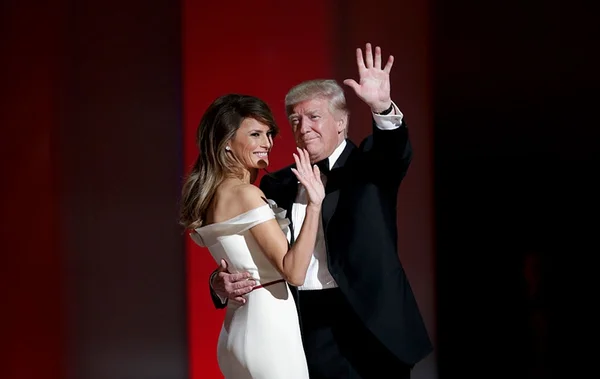 Melania aposta em estilistas americano e francês para posse de Trump