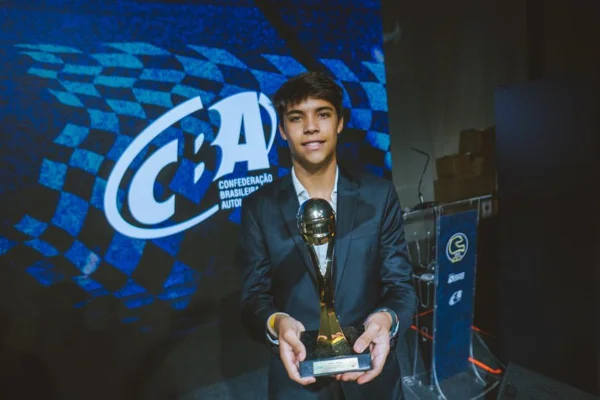 Brasiliense Pedro Clerot ganha maior prêmio de automobilismo do Brasil