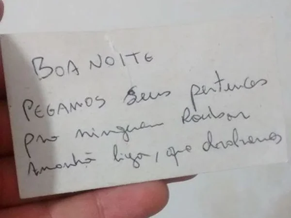 Jovem deixa carro aberto e encontra bilhete de rapaz que o ajudou