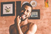 Cantor Afroito causou polêmica nas redes sociais após abrir uma vaquinha on-line Cantor Afroito causou polêmica nas redes sociais após abrir uma vaquinha on-line