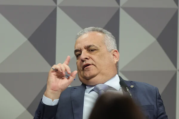 Imagem colorida do Relator da CPMI do INSS,deputado Alfredo Gaspar CPMI do INSS ouve o advogado Eli Cohen, que, em investigação particular, reuniu provas sobre o esquema de fraudes no órgão público Metropoles 8