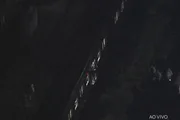 Falta de energia afeta operação das linhas 11, 12 e 13 de trem; na foto, pessoas caminham nos trilhos na estação Tatuapé Falta de energia afeta operação das linhas 11, 12 e 13 de trem; na foto, pessoas caminham nos trilhos na estação Tatuapé
