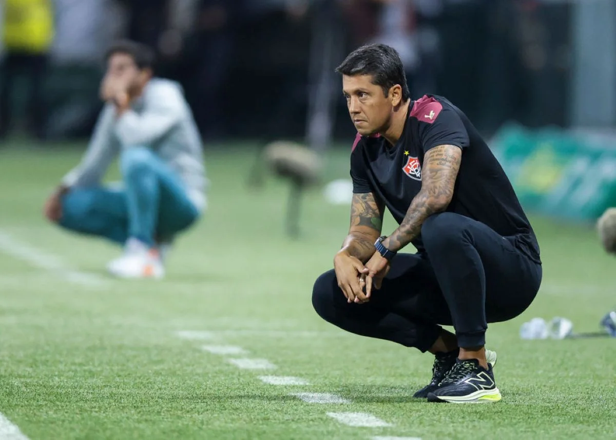 Thiago Carpini é demitido do Vitória Thiago Carpini é demitido do Vitória