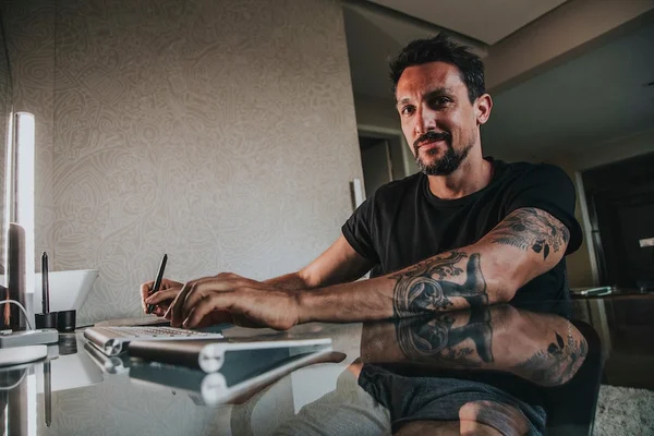 Mauro Martins: da UnB para a lista de melhores ilustradores do mundo