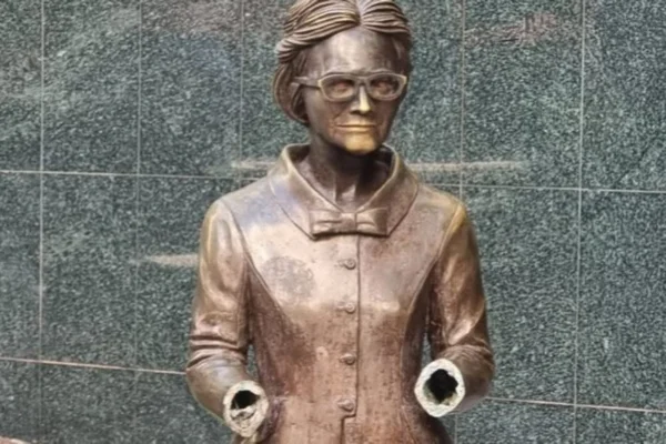 estatua henriqueta lisboa belo horizonte livros 2