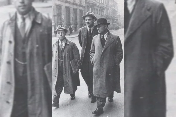 Leo Longanesi com Alberto Moravia e Pietro Albonetti caminhando por Roma em 1940 - metrópoles