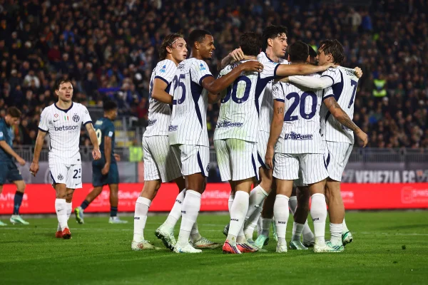 Foto colorida do time da Inter de Milão - Metrópoles