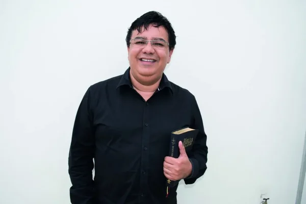 Imagem colorida do ex-padre wilson vitoriano excomungado - Metrópoles