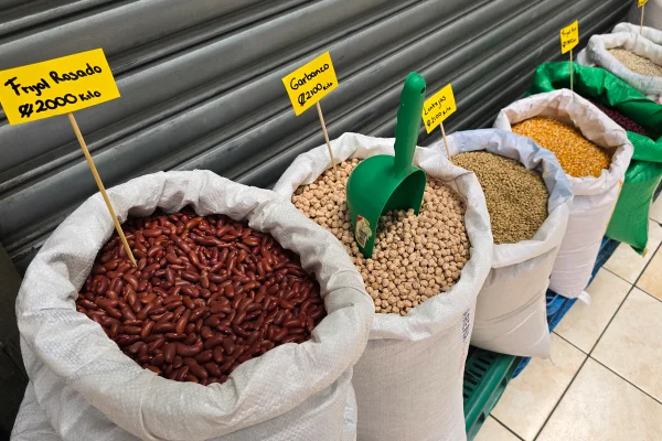 Costa Rica - No mercado também há uma grande variedade de grãos cultivados na costa rica - Mercado Central San Jose, Costa Rica O que fazer na Costa Rica - Turismo