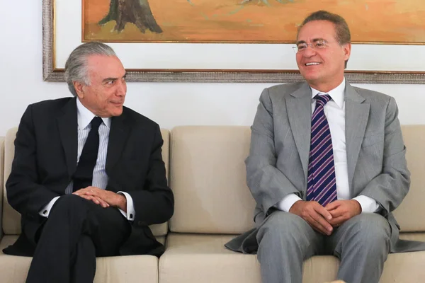 Renan se reúne com Temer para convencer MDB a apoiar Lula