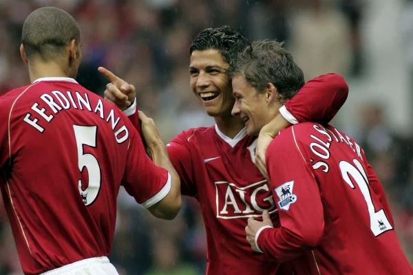 Pode isso professor? CR7 está perto de marca de Solskjaer no United