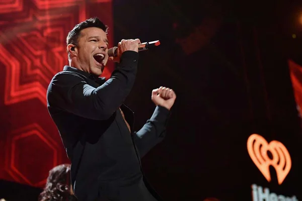 Ricky Martin posta nude para promover show em Las Vegas