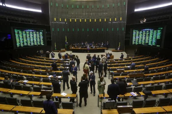 Foto colorida Plenário da Câmara dos Deputados durante sessão do Congresso Nacional - Metrópoles