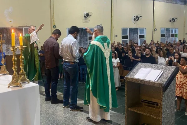 Foto colorida do prefeito Ricardo Nunes em missa na zona sul de São Paulo - Metrópoles