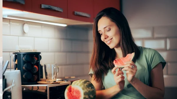 Top 5 frutas para induzir o sono e dormir a noite toda, segundo médico