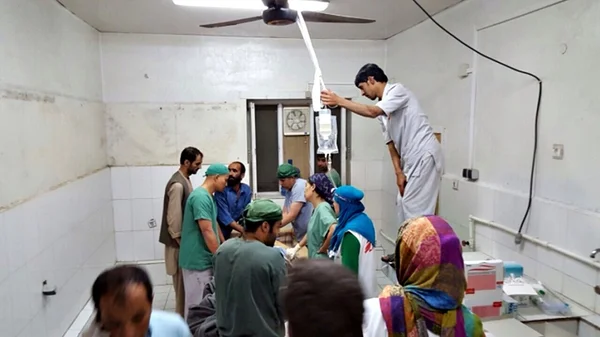 Ataques aéreos destroem hospital dirigido pelo Médicos Sem Fronteiras no Iêmen