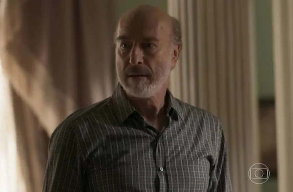 Segundo Sol: Severo se humilha e implora por dinheiro a Roberval