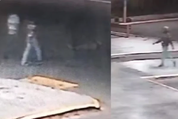 Imagem colorida de câmeras de segurança da rodoviária do Tietê flagrando dois homens de camiseta e calças jeans andando próximos à vítima - Metrópoles