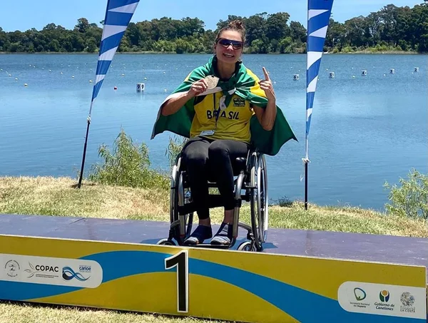Andréa Pontes, campeã do Sul-Americana de paracanoagem