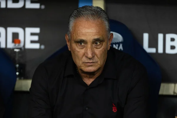 Imagem colorida de Tite