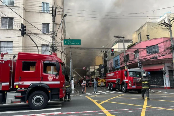 Veja ruas interditadas por causa de incêndio em shopping no Brás