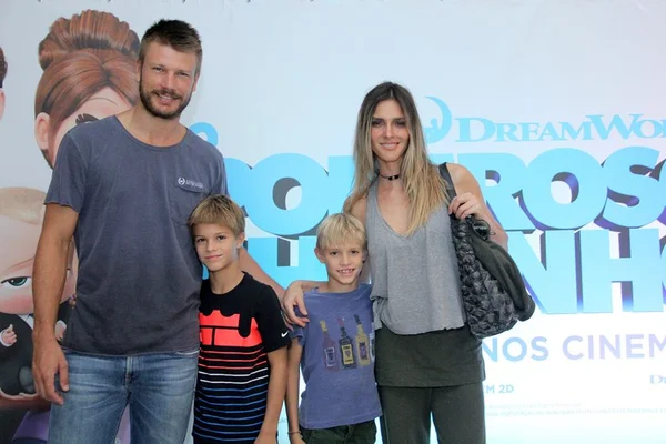 Fernanda, Rodrigo e os gêmeos