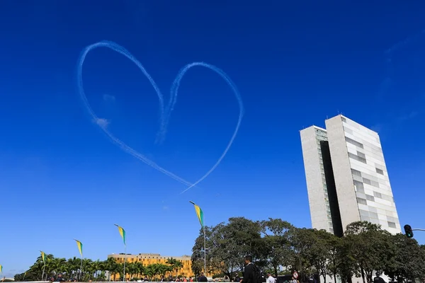 Esquadrilha da Fumaça faz exibição em Brasília no domingo (2/9)