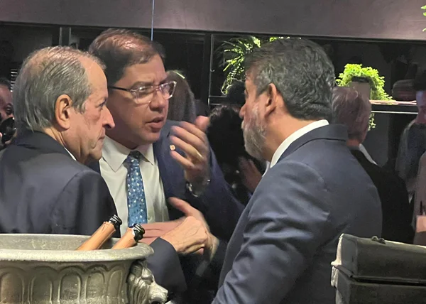 A conversa particular de Lira e Valdemar durante uma festa em Brasília