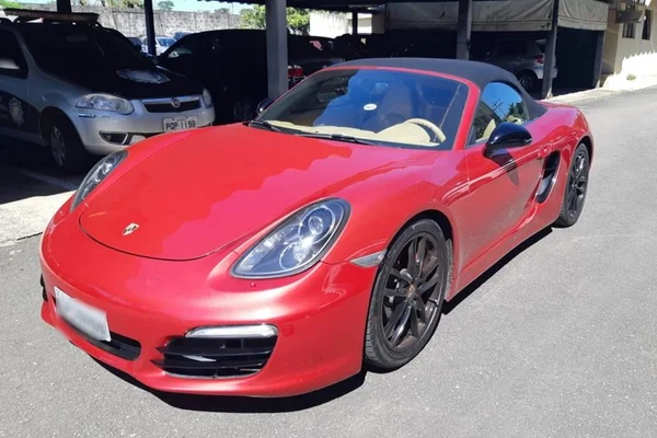 Por engano, homem recebe depósito de R$ 18 milhões e compra Porsche